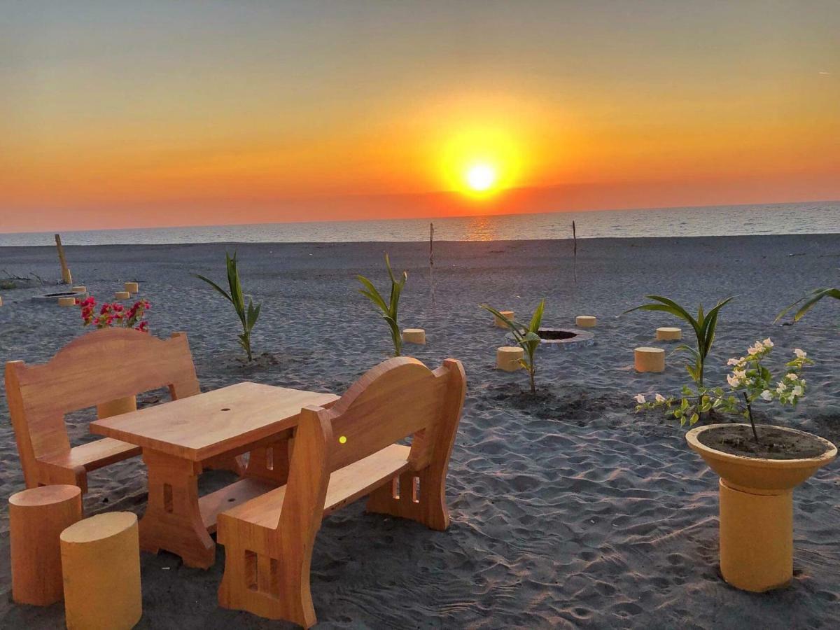 Seabreeze Beachfront Home And Cottages New Management סן חואן מראה חיצוני תמונה