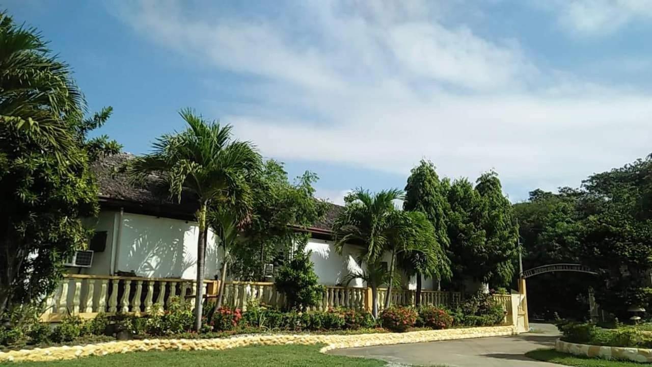 Seabreeze Beachfront Home And Cottages New Management סן חואן מראה חיצוני תמונה